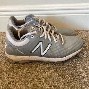 New balance mens baseball cleats US9. Used one season.